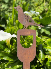 Load image into Gallery viewer, Rusty Metal Blackbird On A Spade Garden Decoration
