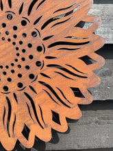 Load image into Gallery viewer, Large Rusty Metal Sunflower Garden Decoration
