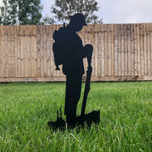 Load image into Gallery viewer, Small Metal Soldier Garden Decoration - Black
