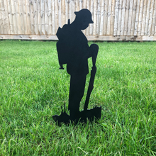 Load image into Gallery viewer, Small Metal Soldier Garden Decoration - Black
