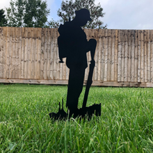 Load image into Gallery viewer, Small Metal Soldier Garden Decoration - Black
