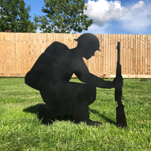 Load image into Gallery viewer, Kneeling Soldier Metal Garden Decoration - Black
