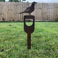 Load image into Gallery viewer, Rusty Metal Blackbird On A Spade Garden Decoration
