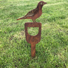 Load image into Gallery viewer, Rusty Metal Blackbird On A Spade Garden Decoration
